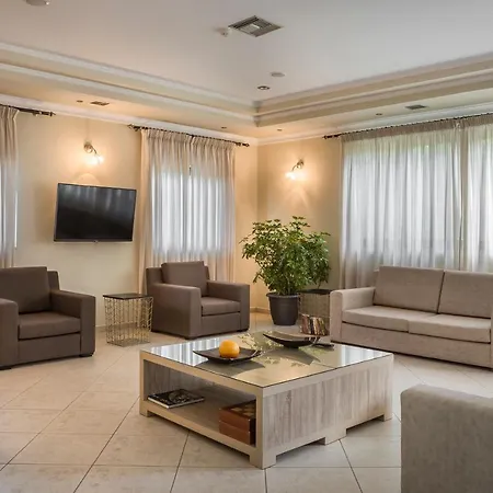 Limanaki מלון 3*