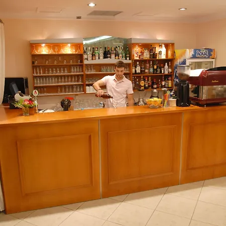 里玛纳奇酒店 3* 阿尔戈斯托利翁